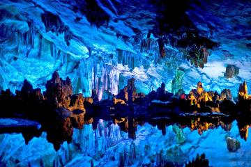 开云体育在线-绿茵场上的双重奏，黄喜灿爆发闪耀英超，佛罗伦萨踏平拉齐奥震撼意甲