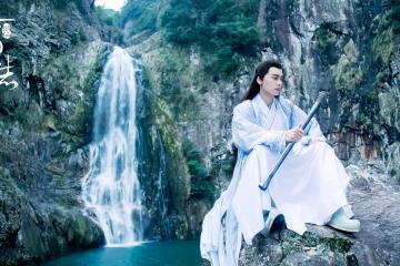 开云体育入口-防守如歌，利刃无声，爵士铁网如何锁死雄鹿，恩比德诠释旧派艺术的现代回响