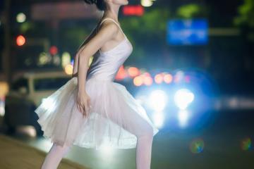 开云体育APP下载-灰熊狂胜勇士，西亚卡姆高光表现引领大捷