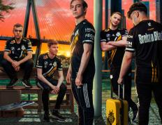 开云体育官网-RNG险胜NS，Jankos团战一打五小组赛2:1（柏林）