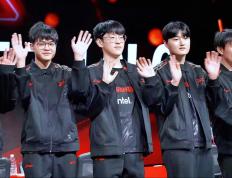 开云体育下载-FLY轻取DK，Scout打出惊人五杀八强赛2:1（东京）