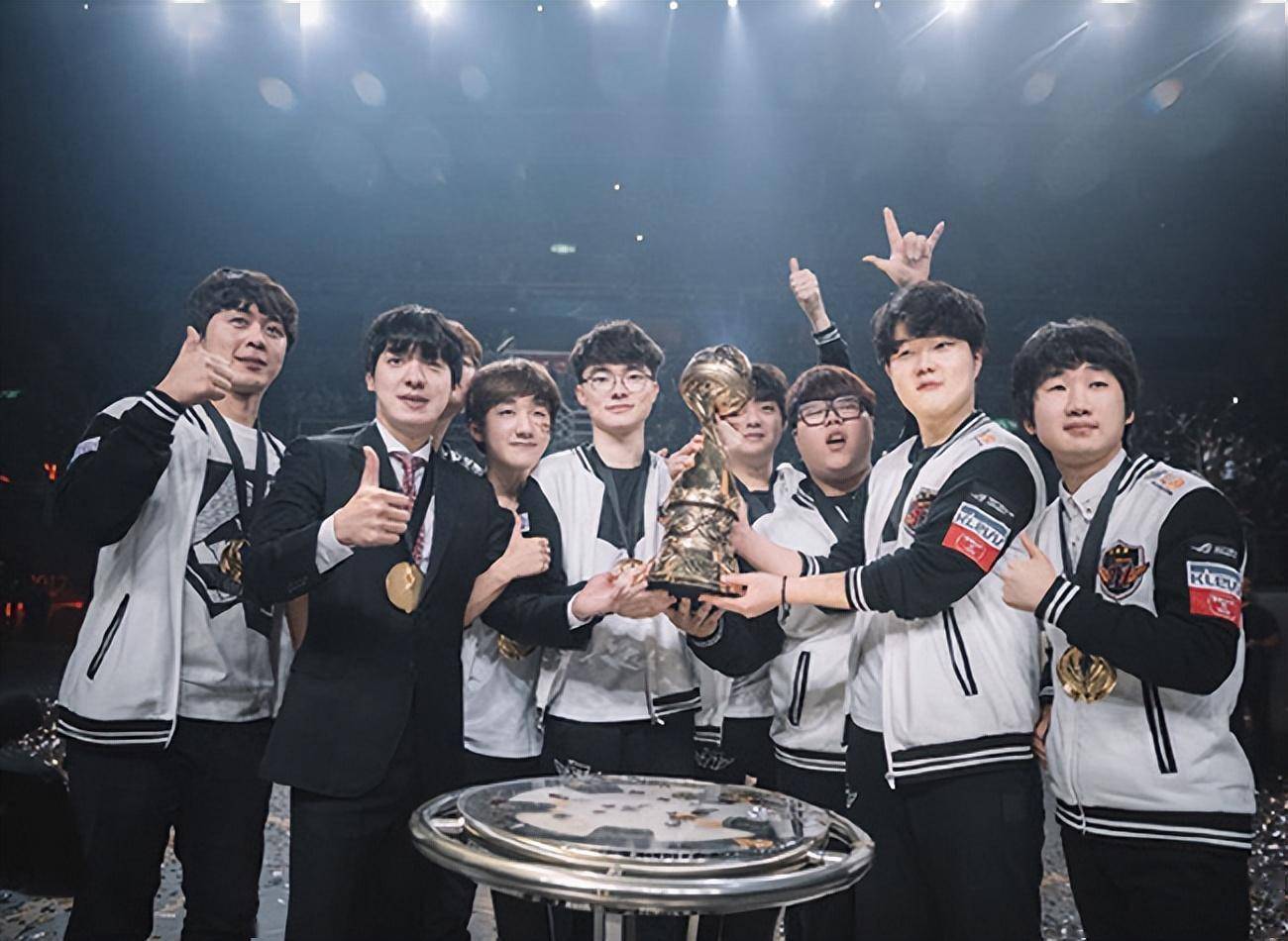 开云体育下载-包含C9鏖战四局险胜100Thieves，Perkz一换二翻盘的词条