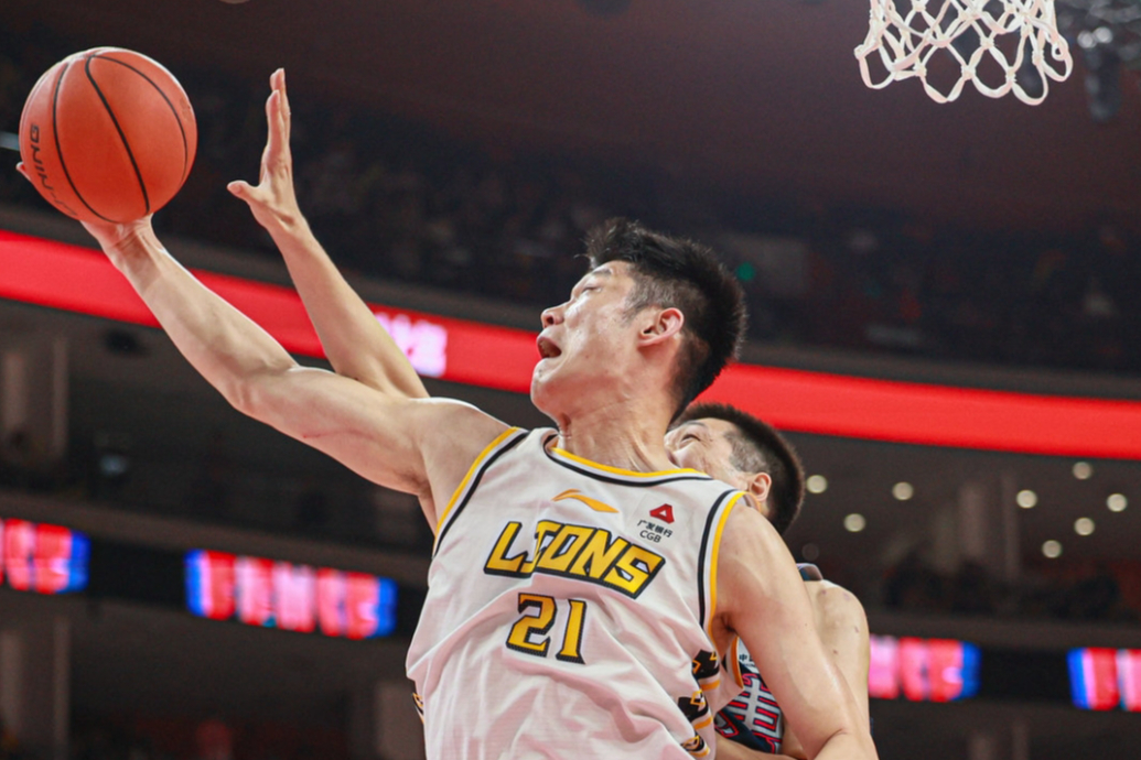 开云体育登录-雷霆翻盘青岛队,胡金秋刷新纪录