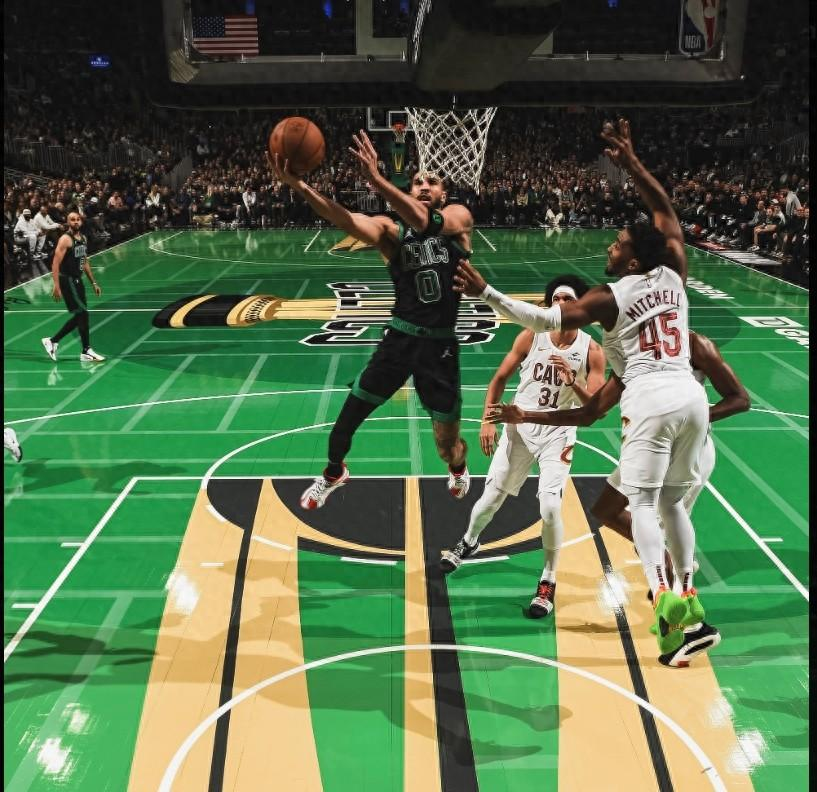 开云体育APP下载-米切尔爆发，热火正面击溃凯尔特人