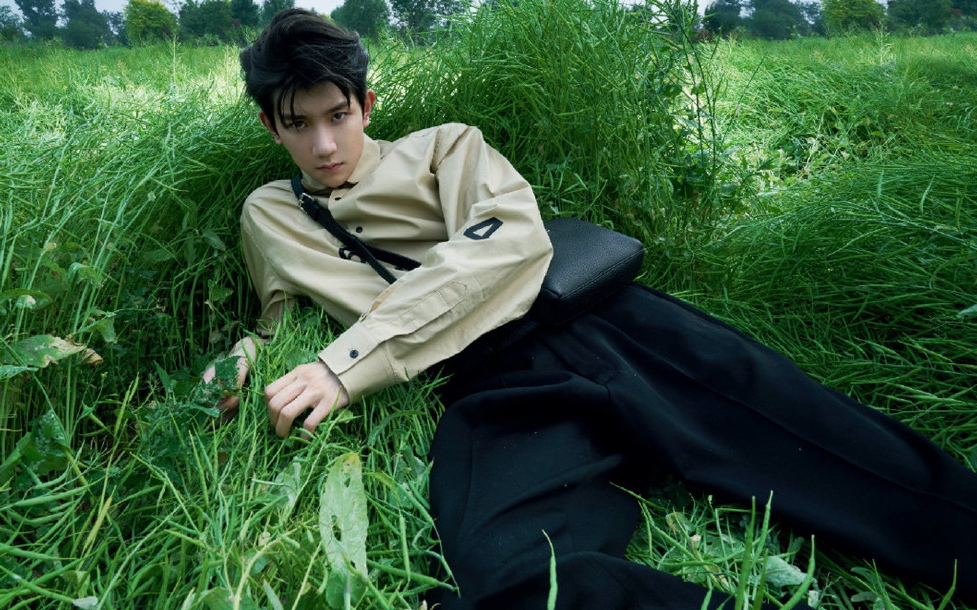 开云体育下载-绿茵场上的压力与救赎,勒沃库森的秘鲁收割与恩佐的爆发